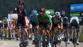Geraint Thomas ăn mừng chiến thắng tại đích đến