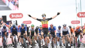 Cú nước rút quyết định của Wout Van Aert