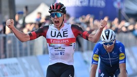 Tadej Pogacar chiến thắng Il Lombardia 2021