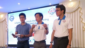 Đại diện các đội tại lễ bốc thăm chia bảng. (Ảnh: ANH TRẦN)