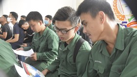Ra quân, có sẵn việc làm
