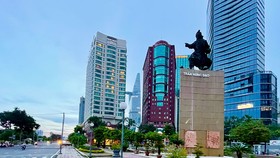 Tượng đài Đức Thánh Trần. Ảnh: HOÀNG HÙNG
