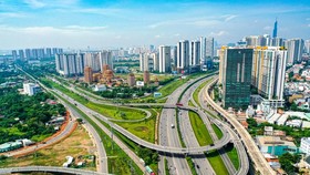 TPHCM dự kiến phát triển 652,11km đường bộ và 211,97km đường sắt, BRT. Ảnh minh họa: L.Quân
