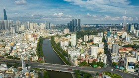 Bộ trưởng Bộ Xây dựng đề nghị thành phố làm rõ hơn sự cần thiết phải điều chỉnh quy hoạch chung theo 4 nhóm vấn đề. Ảnh: Hải An