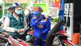 Vietnam raises petrol prices by over VND300 per liter