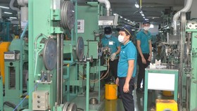 Enterprises flexibly maintain production to retain partners