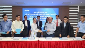 Khoa Tài chính UEH ký kết ghi nhớ hợp tác với 5 doanh nghiệp bảo hiểm
