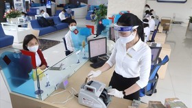 Việc gia hạn thời gian cơ cấu nợ thêm 6 tháng khách hàng bị ảnh hưởng bởi dịch Covid-19 sẽ có thêm khoảng thời gian để phục hồi sản xuất, kinh doanh