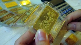Khoảng cách giữa vàng trong nước và vàng thế giới ngày càng nới rộng.