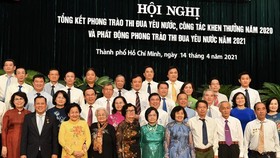 HCMC leaders attend in a meeting on emulation movements. (Photo: SGGP)