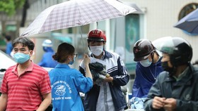 More than 93,000 students in Hanoi take high school entrance exams on June 12. (Photo: SGGP)
