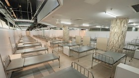 The three-storey hospital covering on an area of more than 30,000 square meters offers nearly 1,000 beds for Covid-19 patients with mild symptoms. (Photo: SGGP)