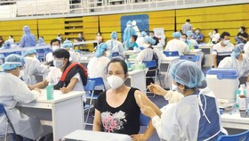 The vaccination program at Phu Tho Stadium (Photo: SGGP)