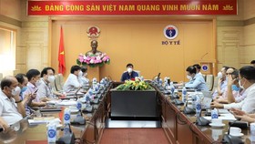 Minister of Health Nguyen Thanh Long chairs the meeting.
