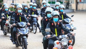 The HCMC Department of Public Security launches a campaign to crack down on criminals to maintain social order after some restrictions have been slightly eased in the city. (Photo: SGGP)