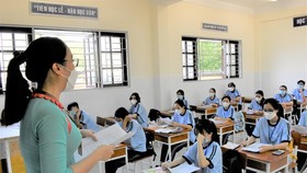 Teacher and twelfth grade students of Thanh An High School in the fisrt day of school reopening