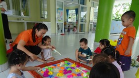 Giáo viên Trường Mầm non 2-9, huyện Hóc Môn trong hoạt động lên lớp