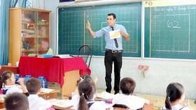 Giám đốc Sở GD-ĐT TPHCM nói gì về kiến nghị dừng chương trình tiếng Anh tích hợp của phụ huynh?