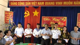 Đoàn công tác thăm và chúc tết cán bộ, chiến sĩ đảo Thổ Chu