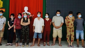 Bắt quả tang 21 người đánh bạc trong mùa dịch Covid-19, thu giữ 800 triệu đồng