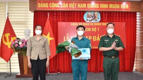 Trần Trung Đức vinh dự đứng vào hàng ngũ của Đảng ngay tuyến đầu chống dịch