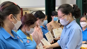 Liên đoàn Lao động quận 5 tuyên dương các gương thực hiện tốt Chỉ thị 05