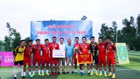 Lê Nam FC vô địch một cách thuyết phục với chiến thắng 8-2 trong trận chung kết với Dược Ngọc Hạ. Ảnh: ĐÌNH THẢO