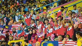 Các cầu thủ Thái Lan không ngán sợ bầu không khí cuồng nhiệt trên khán đài sân Bukit Jalil.
