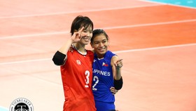 Chủ công Trần Thị Thanh Thúy và Alyssa Valdez - những người từng cùng chơi bóng ở Đài Loan hôm qua đã tái ngộ ở trận ra quân tại SEA Games 30.