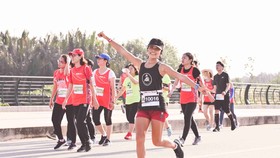 VĐV Đỗ Thị Nguyệt - thành viên AR Saigon - đoạt hạng 3 nữ full marathon.