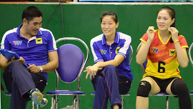 HLV Nguyễn Thị Ngọc Hoa (giữa) sẽ dẫn dắt đội U23 VTV Bình Điền Long An dự giải U23 quốc gia năm 2020.