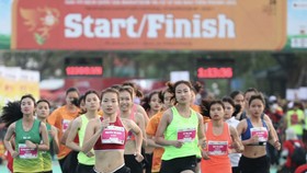 Nguyễn Thị Oanh thi đấu tại giải marathon.
