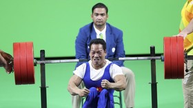 Lực sĩ Lê Văn Công đang là nhà vô địch Paralympic.