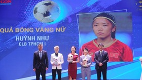 Các cầu thủ nữ đoạt danh hiệu cao nhất ở cuộc bầu chọn năm 2021. Ảnh: DŨNG PHƯƠNG