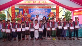 90.000 học sinh Quảng Bình khai giảng muộn sau lũ
