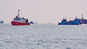 Cứu vớt kịp thời bốn thuyền viên trôi dạt trên biển tại Cà Mau