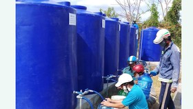 Bàn giao công trình cấp nước ngọt miễn phí cho người dân vùng hạn mặn Cà Mau