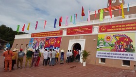 Bầu cử tại cột cờ Hà Nội ở Mũi Cà Mau - điểm cực Nam Tổ quốc 