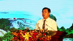 Bí thư Tỉnh ủy Cà Mau Nguyễn Tiến Hải phát biểu tại hội nghị