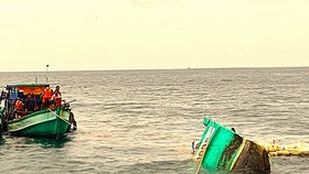 Cà Mau: Nỗ lực tìm kiếm 1 thuyền viên mất tích trên biển