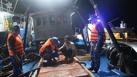 Bắt giữ tàu cá vận chuyển 80.000 lít dầu DO không rõ nguồn gốc