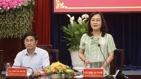 Phó Bí thư Tỉnh ủy Bạc Liêu Lê Thị Ái Nam phát biểu tại cuộc họp giao ban báo chí