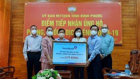VietinBank trao 5 tỷ đồng hỗ trợ tỉnh Bình Phước phòng, chống dịch Covid-19