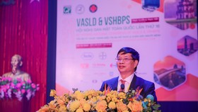 GS-TS Lê Trung Hải, Chủ tịch Hội Gan Mật Việt Nam và Phân hội Phẫu thuật Gan Mật Tuỵ Việt Nam phát biểu tại Hội nghị Gan Mật toàn quốc lần thứ 16