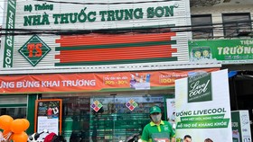 Sủi Livecool tại lễ khai trương Nhà Thuốc Trung Sơn tại Cần Thơ