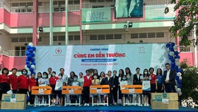 Chương trình Cùng em đến trường – Nâng bước ước mơ được tổ chức tại Phú Nhuận