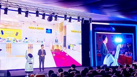 Robot OPBA của Nam A Bank trình diễn tại sự kiện