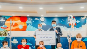 Lần trao tài trợ cho bệnh nhi ung thư máu này là lần thứ 2 của Shinhan Life Việt Nam kể từ lần đầu tiên vào tháng 4