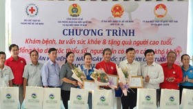 Đến sớm để được khám sức khỏe miễn phí