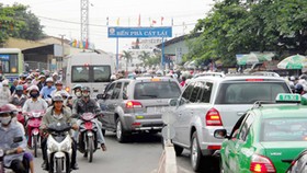 Bến phà Cát Lái nối quận 2, TPHCM với huyện Nhơn Trạch, tỉnh Đồng Nai luôn trong tình trạng quá tải